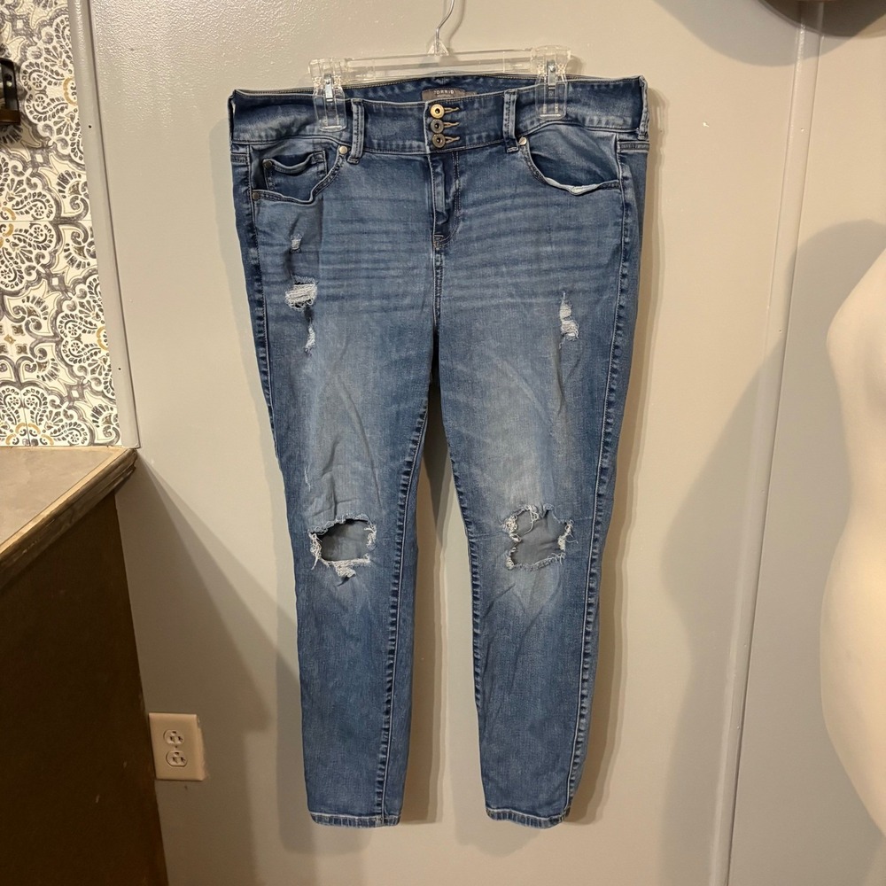 Torrid Distressed Ripped Denim Jeans Jeggings Blue Wash 3 Button (Women's‎ 18R)